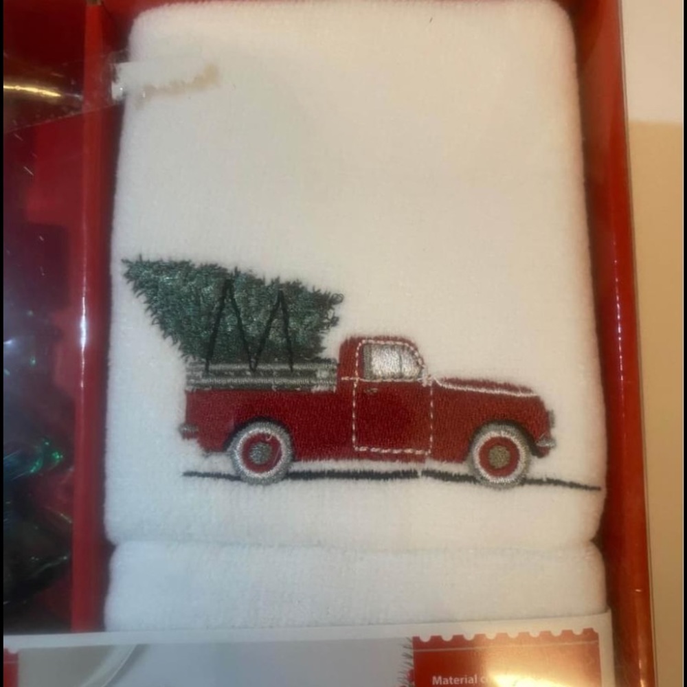 Holiday Hand Towel and Bath Set - Picture 5 of 5